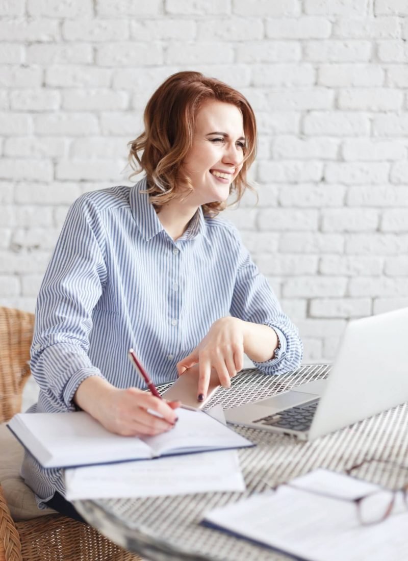 modern-happy-business-woman-in-the-office-1-p8ou678oy8qg6re6owu2brdwc0o36qvmn3pl8xhx4o